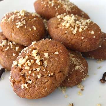 Melomakarona recipe (Greek Christmas Honey Cookies) - My Greek Dish