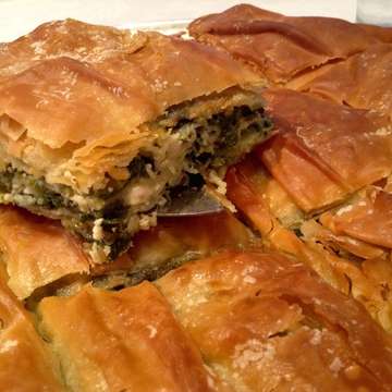 Spanakopita recipe with homemade phyllo (Authentic Greek spinach pie ...