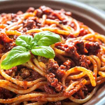 Makaronia me Kima recipe (Greek style spaghetti in meat sauce/bolognese ...