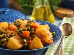 Greek peas and potato stew with tomatoes recipe Arakas laderos kokkinistos