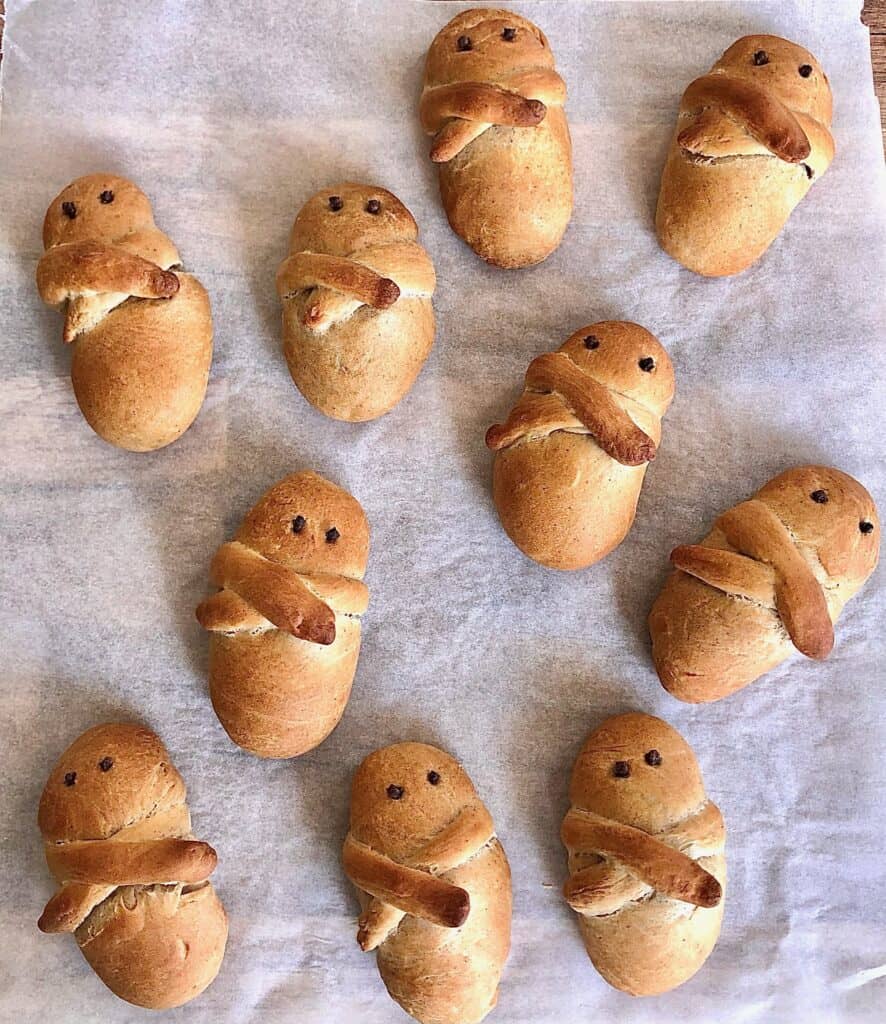 Lazarakia bread recipe (Greek Easter Lazarus breads) - My Greek Dish